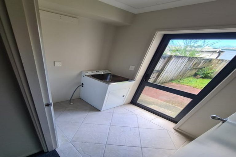 Photo of property in 38 Verdale Circle, Glen Eden, Auckland, 0602