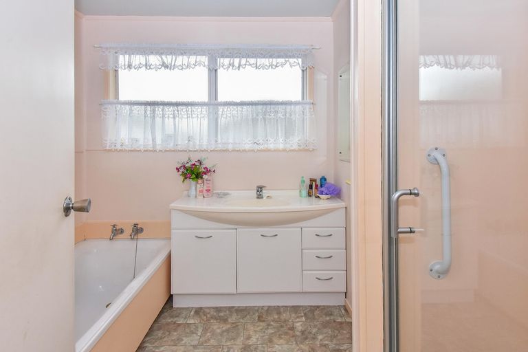 Photo of property in 14 Adel Place, Weymouth, Auckland, 2103