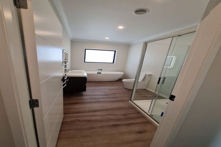 Photo of property in Queen Charlotte Drive, Aotea, Porirua, 5024