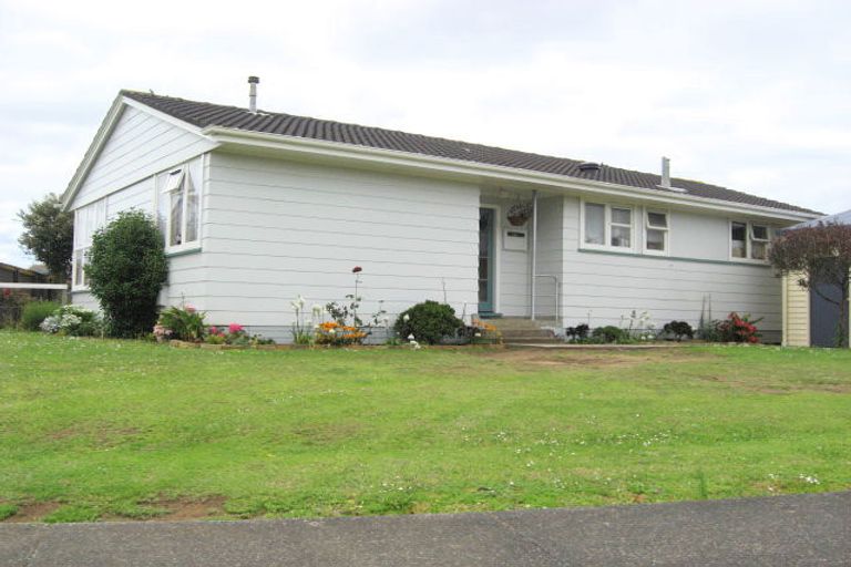 Photo of property in 5 Windrush Close, Mangere, Auckland, 2022