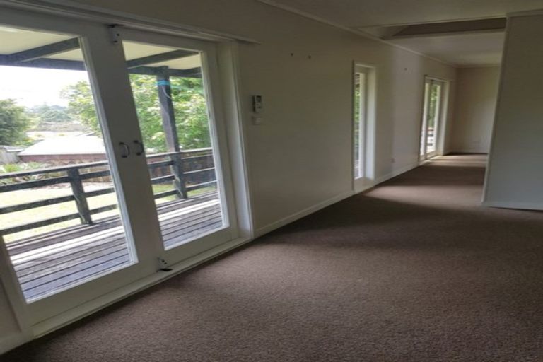 Photo of property in 13 Abbeygate Street, Birkdale, Auckland, 0626