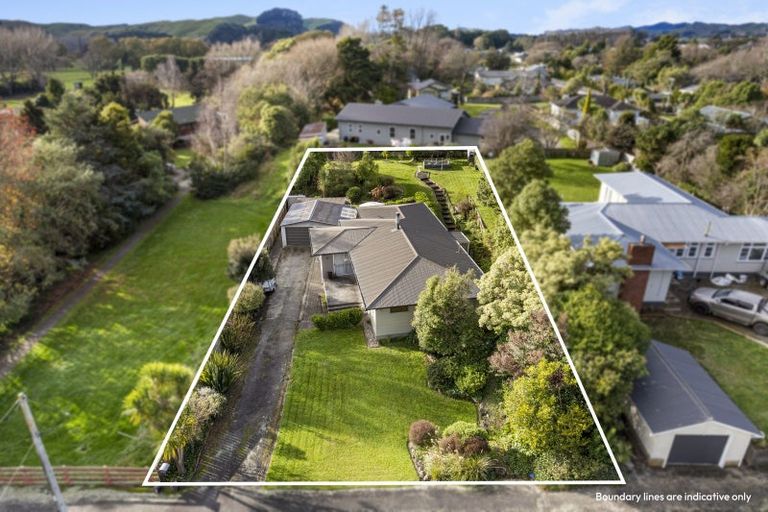 Photo of property in 32 Tararua Street, Pahiatua, 4910