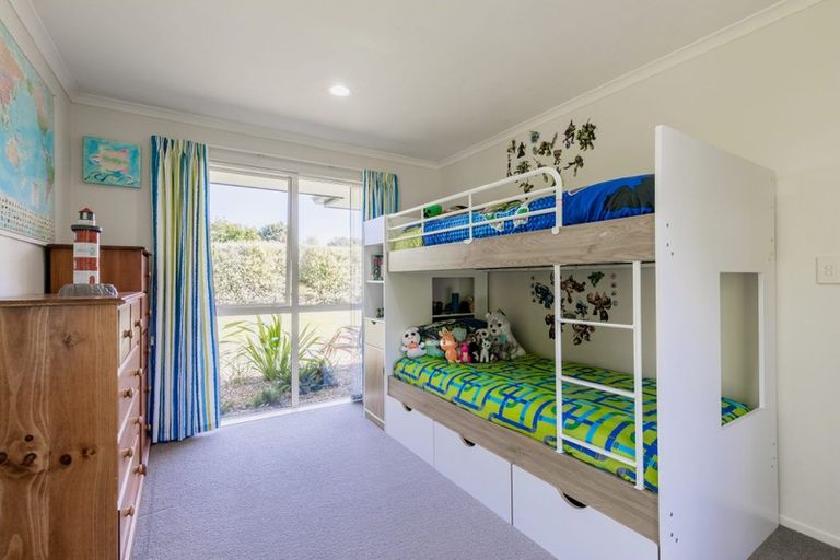 Photo of property in 6 Station Road, Huapai, Kumeu, 0810