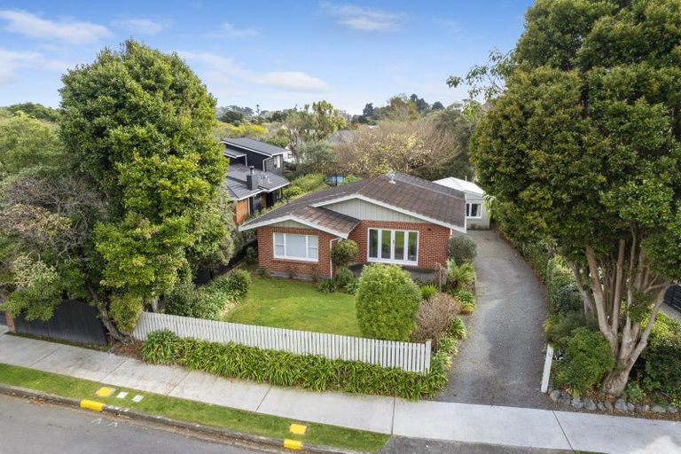 Photo of property in 26 Walton Avenue, Waikanae, 5036