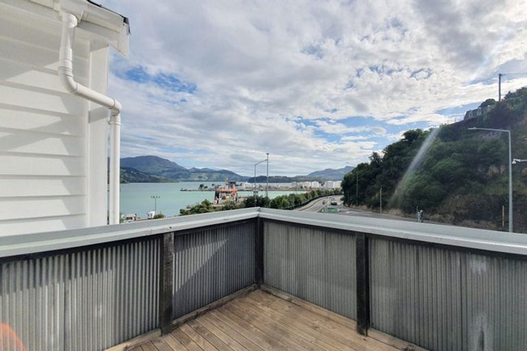 Photo of property in 2 Hawkhurst Road, Lyttelton, 8082