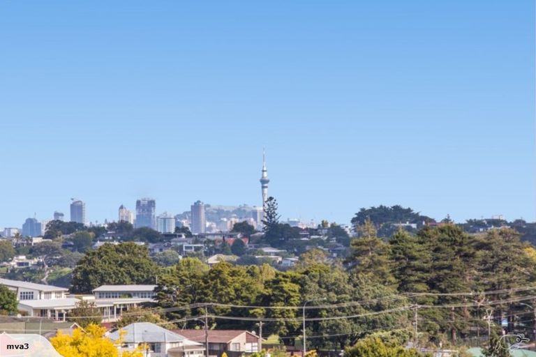 Photo of property in 24a East Coast Road, Milford, Auckland, 0620