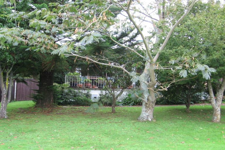 Photo of property in 10 Ganymede Place, Half Moon Bay, Auckland, 2012