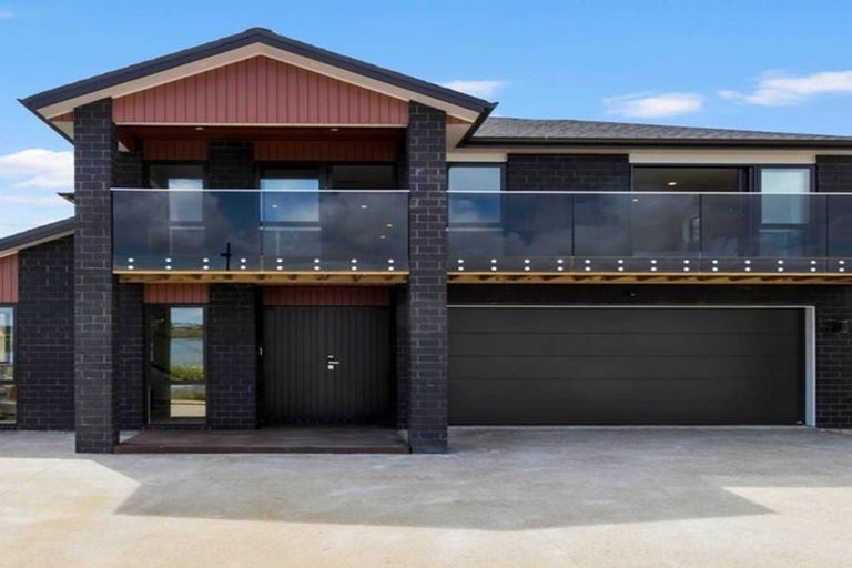 Photo of property in 18 Evergreen Parade, Rosehill, Papakura, 2113