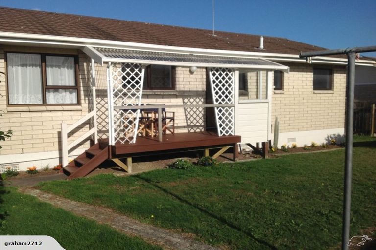 Photo of property in 32b Edgewater Parade, Waiuku, 2123
