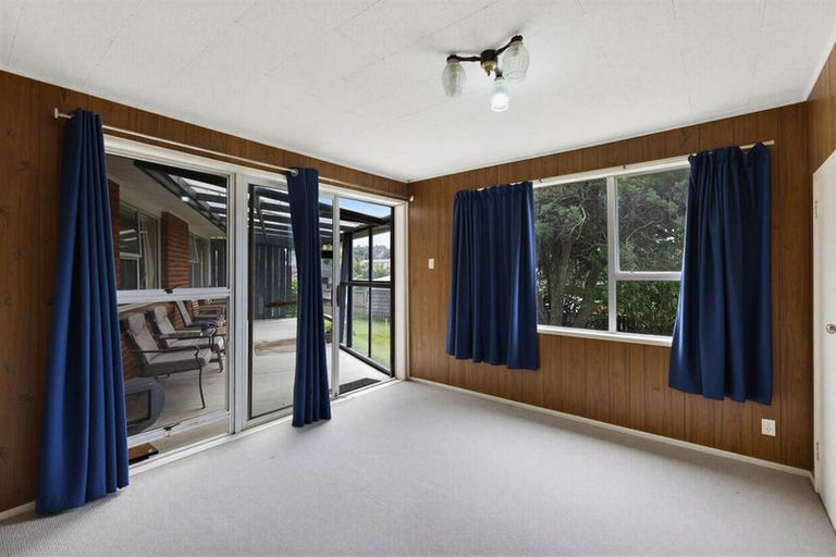 Photo of property in 10 Avalon Place, Glenfield, Auckland, 0629