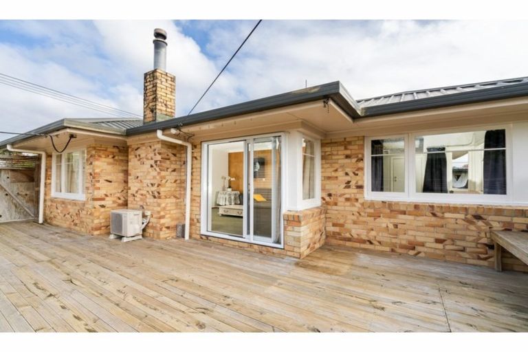 Photo of property in 330 Glengarry Road, Glen Eden, Auckland, 0602