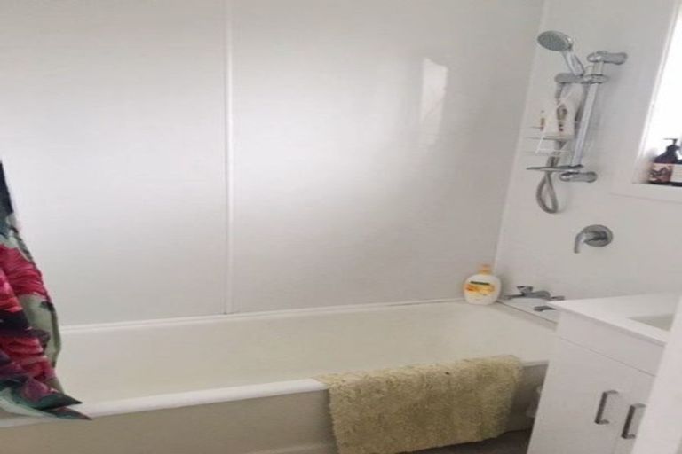 Photo of property in 222a Te Atatu Road, Te Atatu South, Auckland, 0610