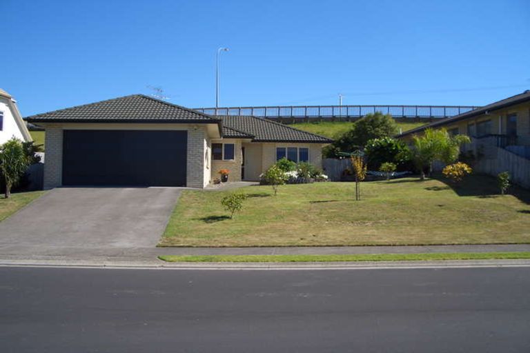 Photo of property in 8 Tauranga Place, Orewa, 0931