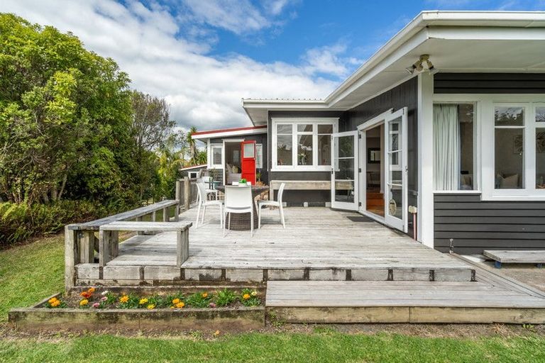 Photo of property in 42a Old Lake Road, Narrow Neck, Auckland, 0624