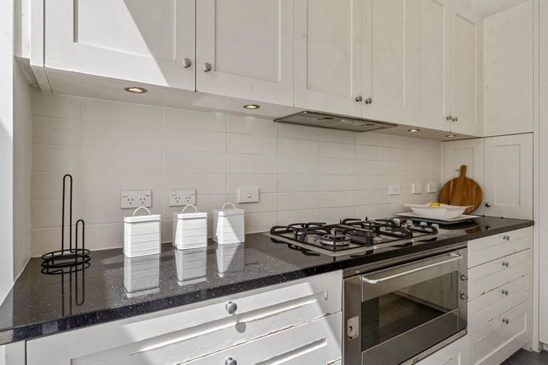 Photo of property in 4 Hinemoa Terrace, Birkenhead, Auckland, 0626