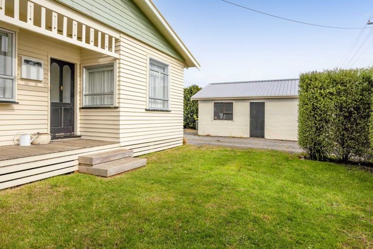 Photo of property in 21 High Street West, Waitara, 4320
