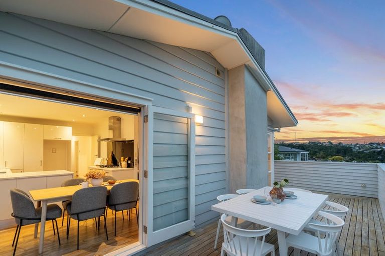 Photo of property in 11 Woodside Avenue, Northcote, Auckland, 0627