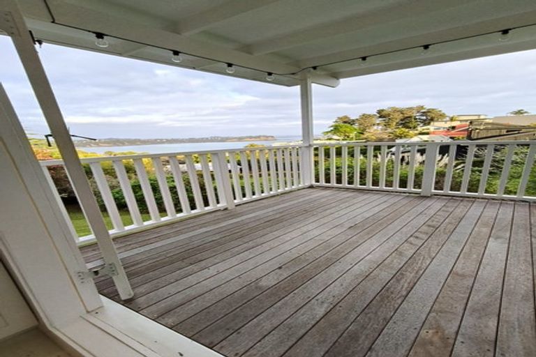 Photo of property in 12 Tindalls Bay Road, Tindalls Beach, Whangaparaoa, 0930