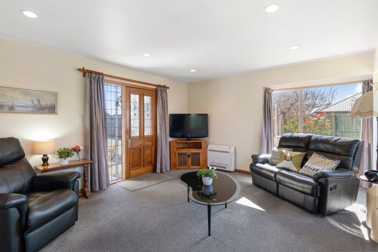 Photo of property in 1/102 Apsley Drive, Avonhead, Christchurch, 8042