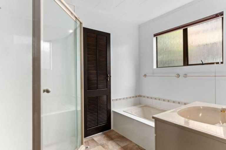 Photo of property in 6 Pioneer Grove, Silverstream, Upper Hutt, 5019