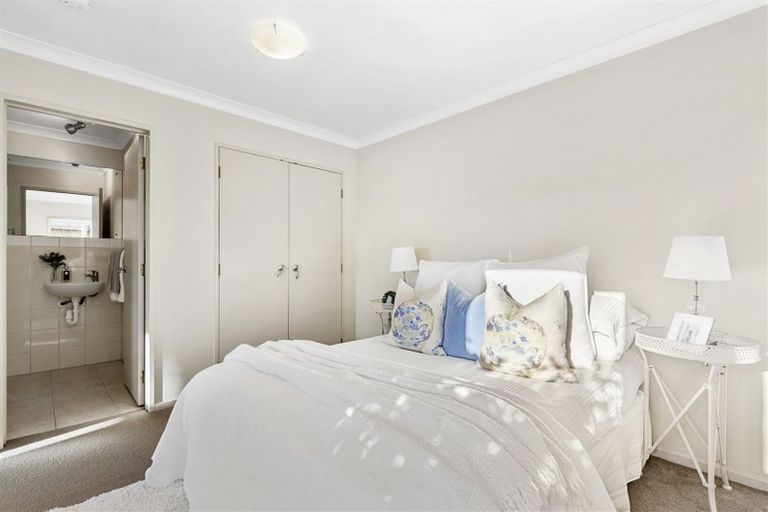 Photo of property in 9 Kittiwake Drive, Schnapper Rock, Auckland, 0632