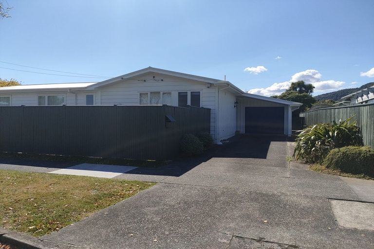 Photo of property in 17 Birdwood Road, Waterloo, Lower Hutt, 5011