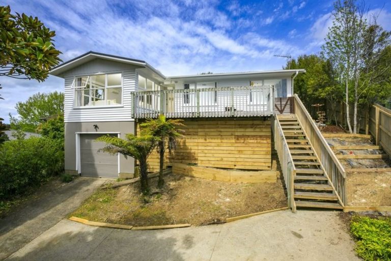 Photo of property in 12 Tawavale Crescent, Totara Vale, Auckland, 0629