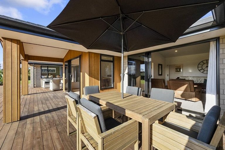 Photo of property in 132 Henwood Road, Paraite, New Plymouth, 4372