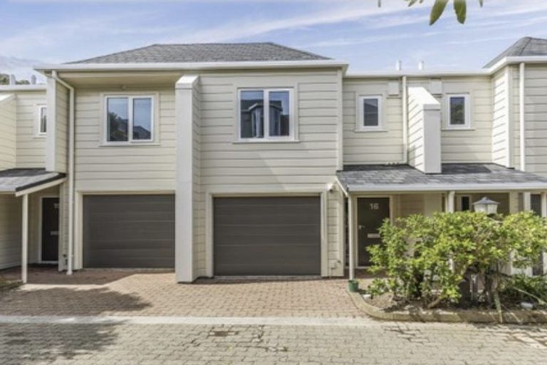 Photo of property in 16 Lawson Place, Mount Victoria, Wellington, 6011