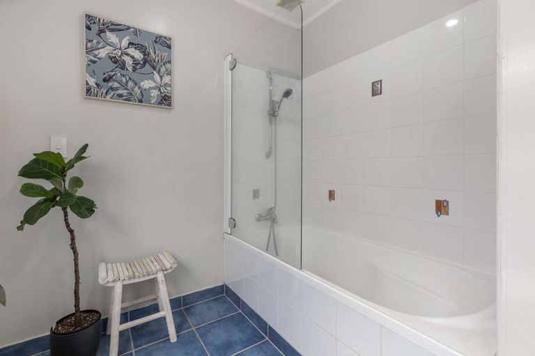 Photo of property in 13 Yelash Road, Massey, Auckland, 0614