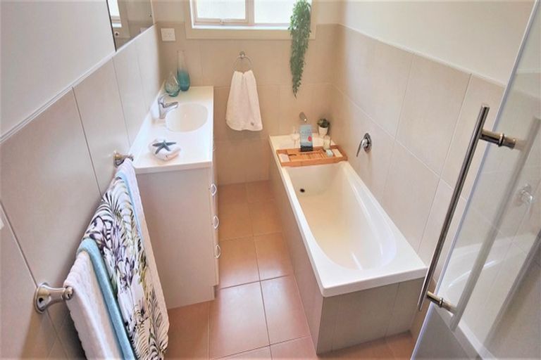 Photo of property in 104 Barbados Way, One Tree Point, 0118