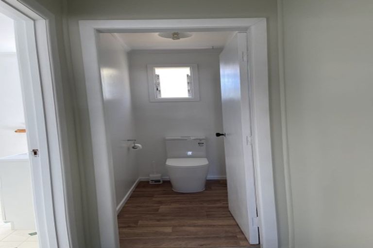 Photo of property in 15 Cliff View Drive, Green Bay, Auckland, 0604