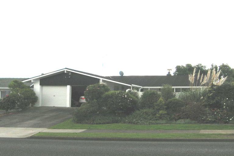 Photo of property in 15 Priestley Drive, Bucklands Beach, Auckland, 2014
