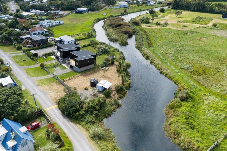 Photo of property in 44 Kapiti Lane, Otaki Beach, Otaki, 5512