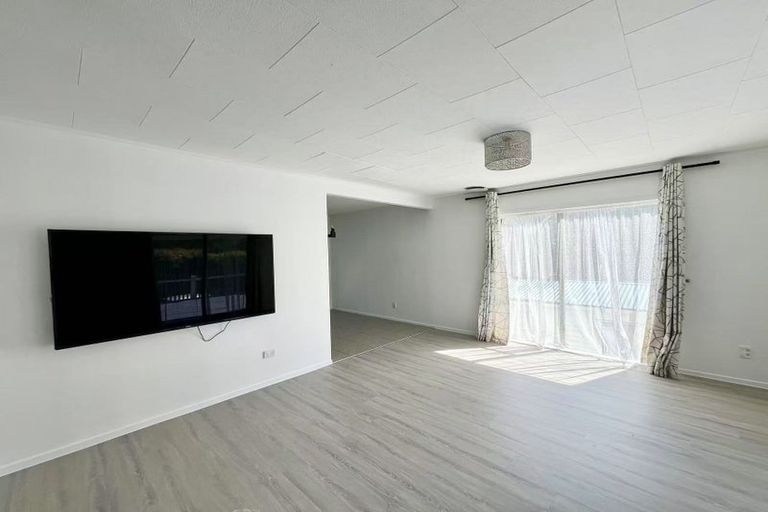 Photo of property in 68 Kaipatiki Road, Glenfield, Auckland, 0629