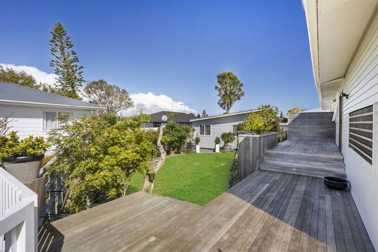 Photo of property in 5 Ngatoa Place, Glenfield, Auckland, 0629