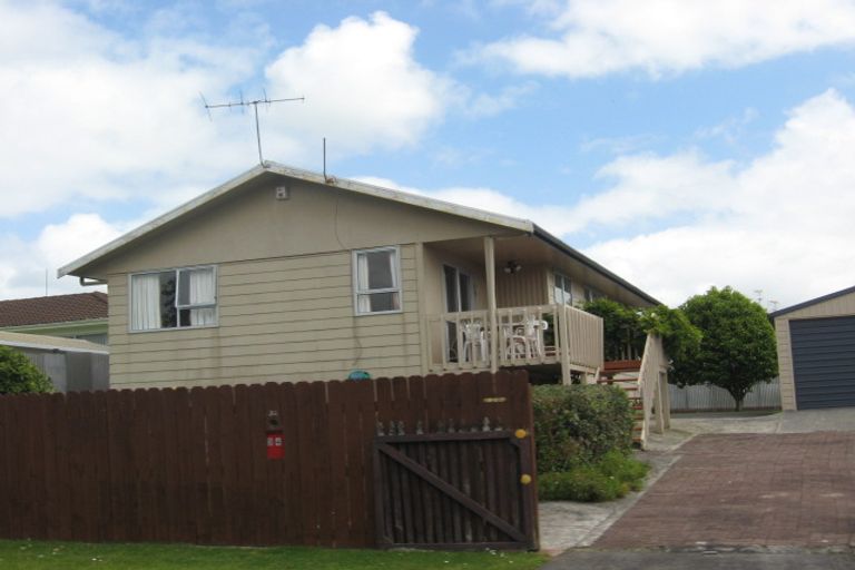 Photo of property in 34 Moncrieff Avenue, Clendon Park, Auckland, 2103