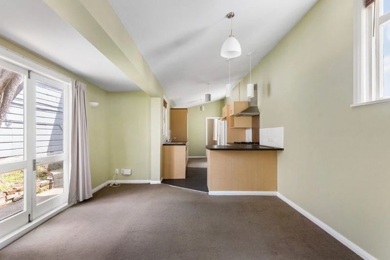 Photo of property in 17 Home Street, Mount Victoria, Wellington, 6011