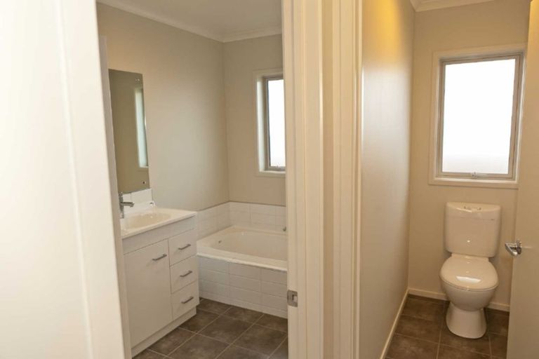 Photo of property in 17 Fernham Way, Rolleston, 7615