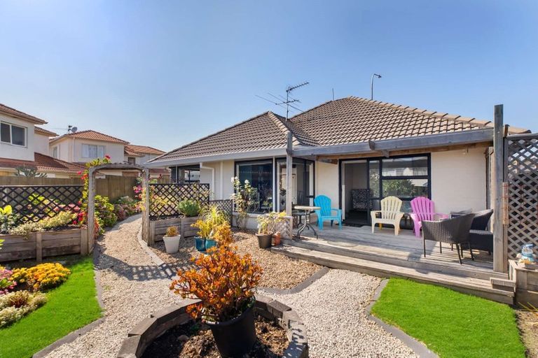 Photo of property in 2/83 Meadowland Drive, Somerville, Auckland, 2014
