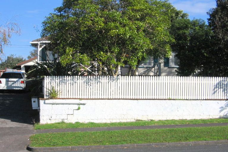 Photo of property in 14 Christmas Road, Manurewa, Auckland, 2102