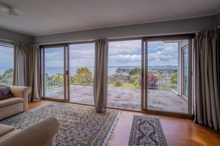 Photo of property in 31 Roberts Road, Matakatia, Whangaparaoa, 0930