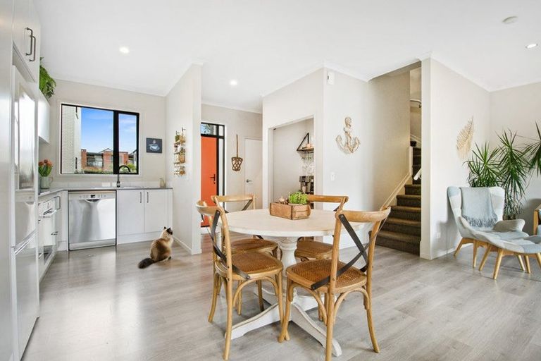 Photo of property in 7 Glidepath Road, Hobsonville, Auckland, 0616