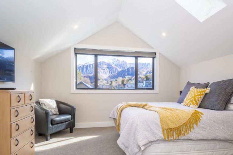Photo of property in 2 Brodie Avenue, Arrowtown, 9302