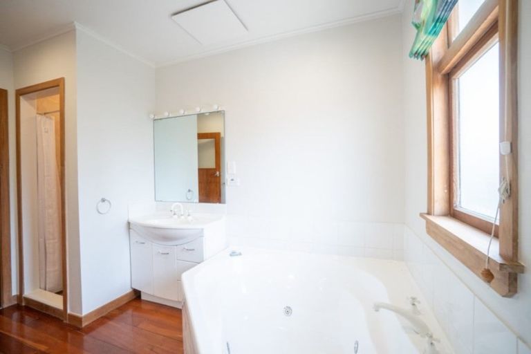 Photo of property in 4 Milson Line, Roslyn, Palmerston North, 4414