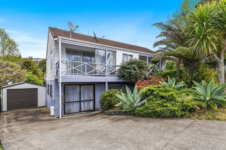 Photo of property in 90 John Downs Drive, Browns Bay, Auckland, 0630