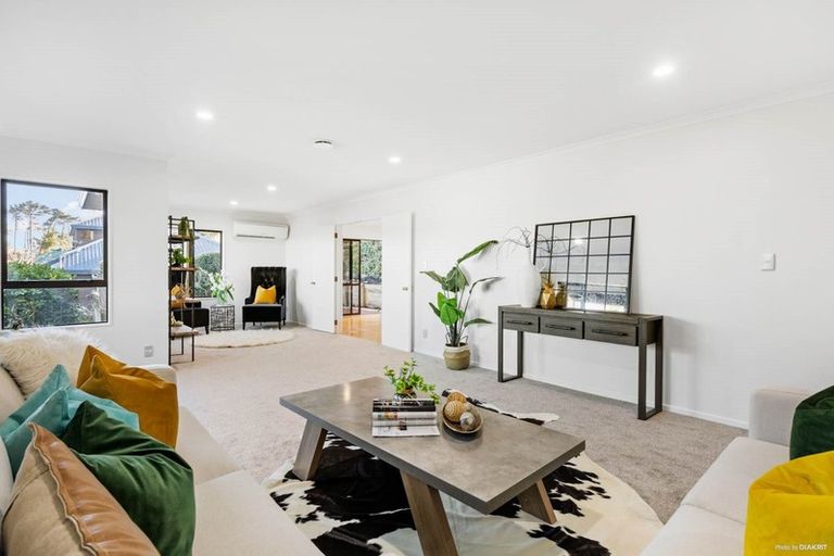 Photo of property in 2/9 Stoneleigh Court, Sunnynook, Auckland, 0632