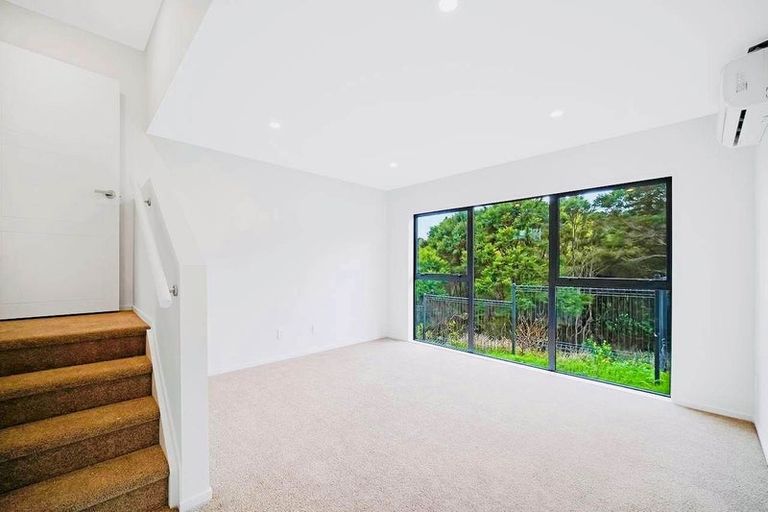 Photo of property in 24a Poruru Close, Papakura, 2110