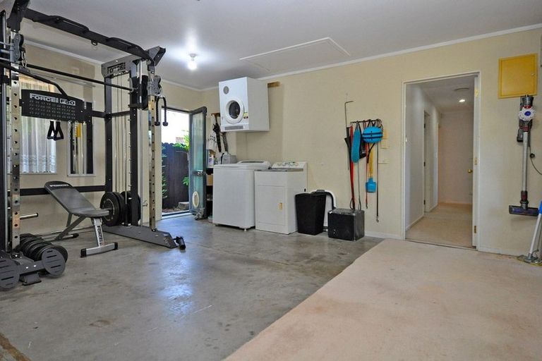 Photo of property in 6 Lothian Brae, Wattle Downs, Auckland, 2103