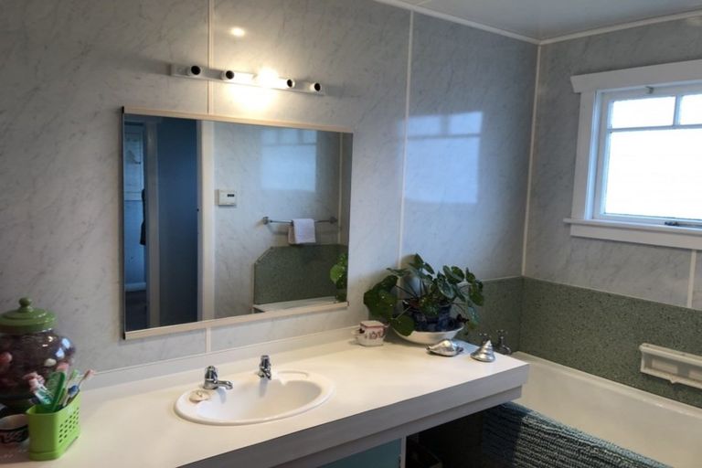 Photo of property in 11 Miranda Street, Stratford, 4332